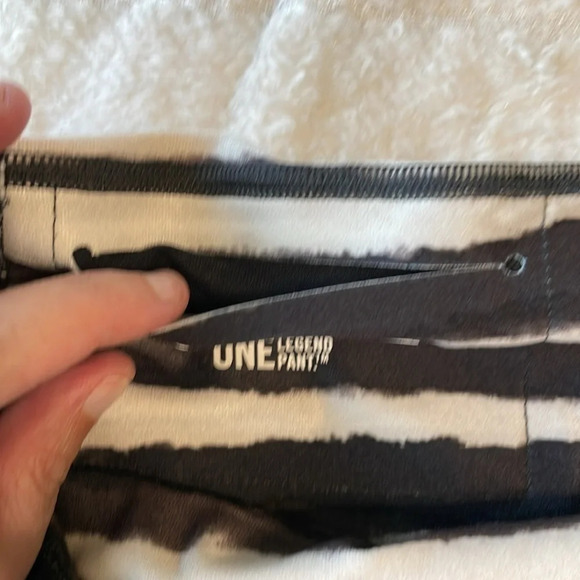 Nike Dri-Fit Zebra print leggings size small with pocket - Picture 4 of 7